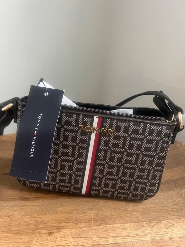 CARTERA TOMMY 